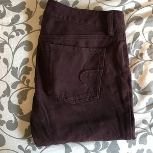 Maroon jeans size 6 American Eagle regular